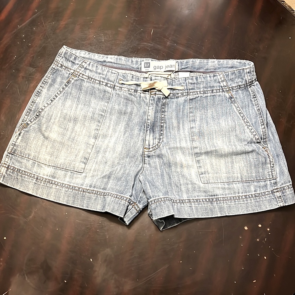 Bring cool to your summer wears with these denim Gap shorts.